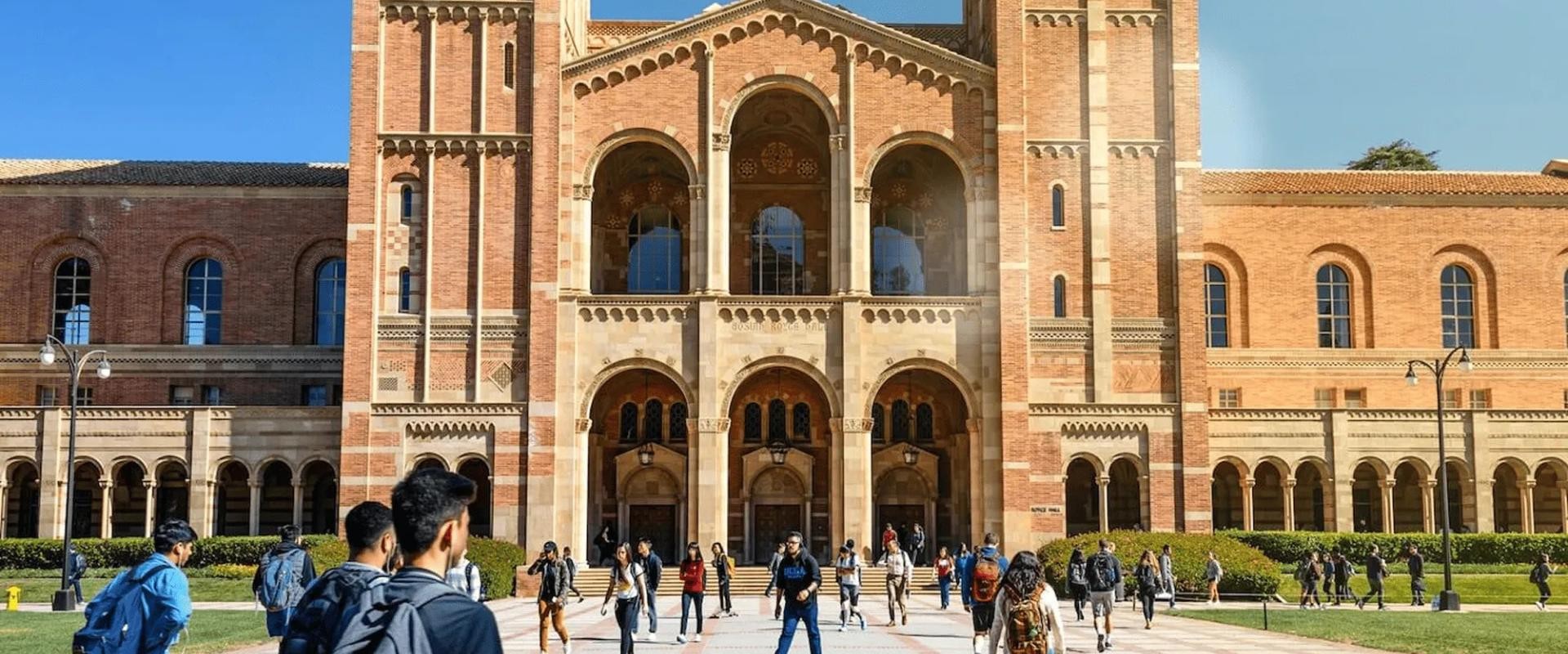 Summer Camp UCLA - Férias na Califórnia com aulas na UCLA, parques e muito aprendizado.