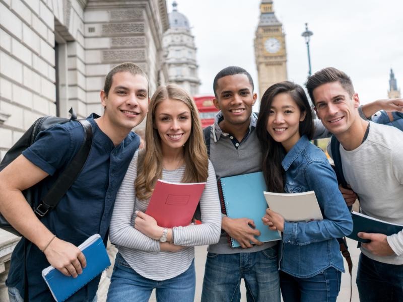 Curso de inglês no exterior: como escolher o programa certo e aproveitar ao máximo a experiência
